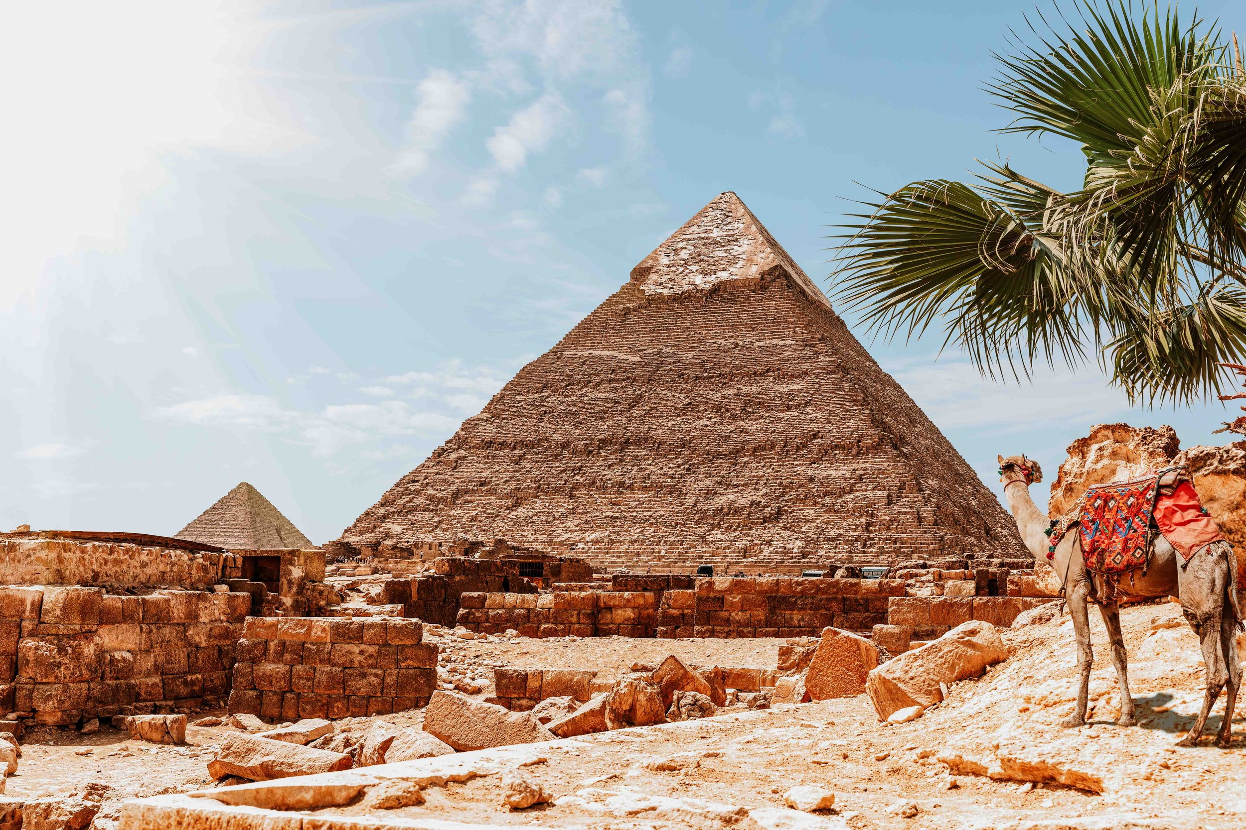 The pyramid of Khafre on a sunny day on a 8 Days Egypt Itinerary