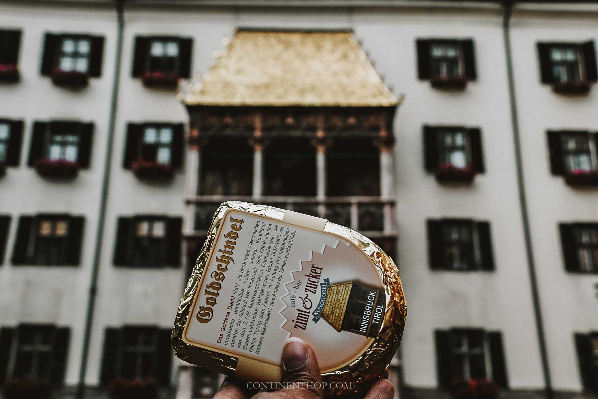 A cookie shaped like a tile from the golden roof from Zimt and Zucker in Innsbruck