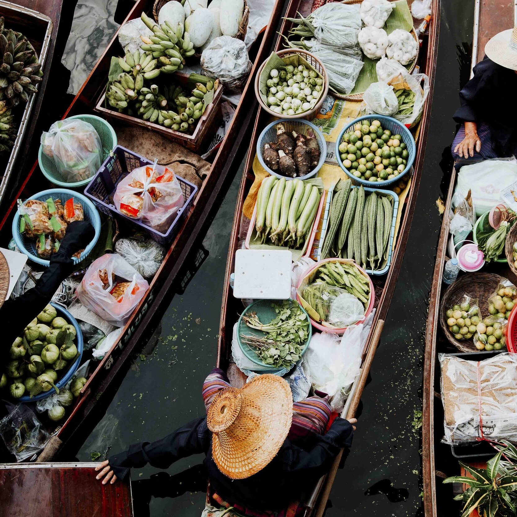 People selling items at floating market in Bangkok on Thailand itinerary 1 month