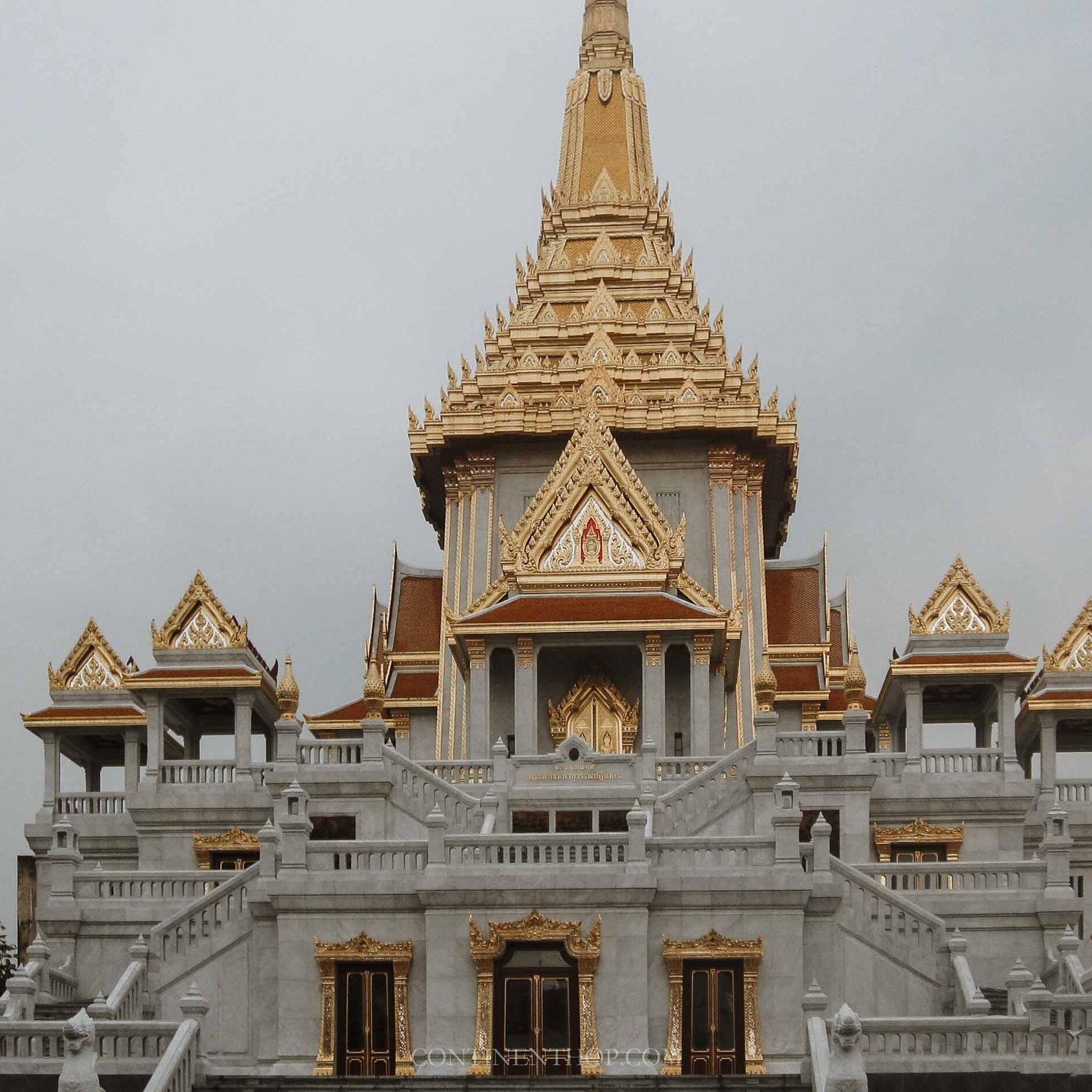 A beautiful white and gold Thai temple on your Thailand itinerary 1 month