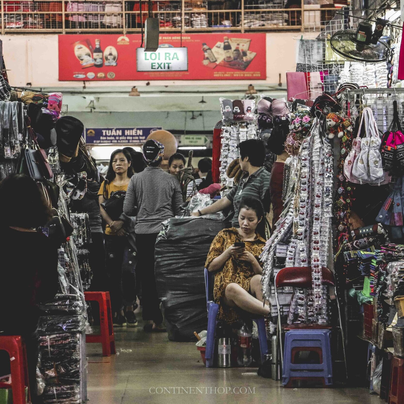 Dong Xuan market in one day in Hanoi itinerary