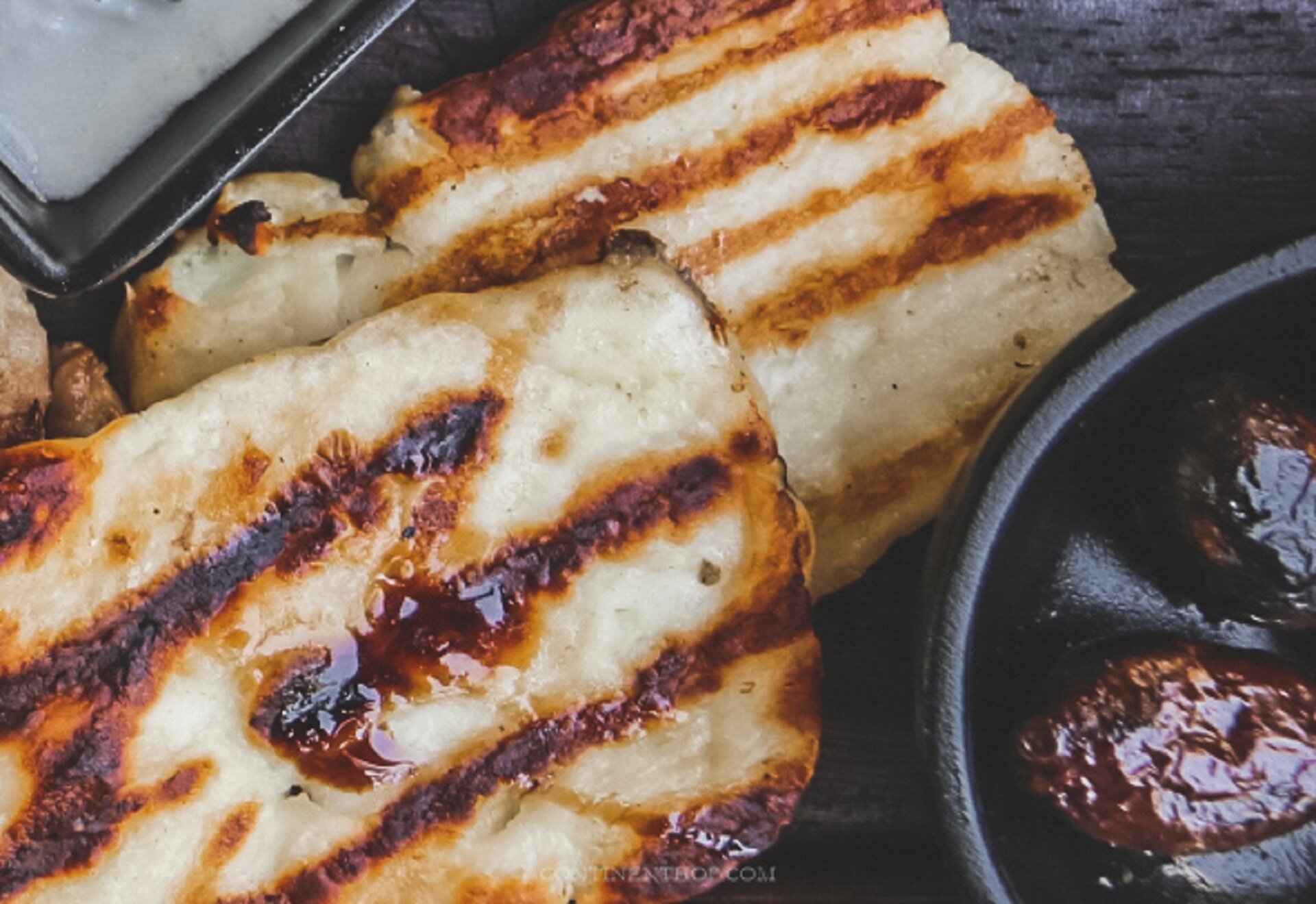 traditional cypriot grilled halloumi cheese
